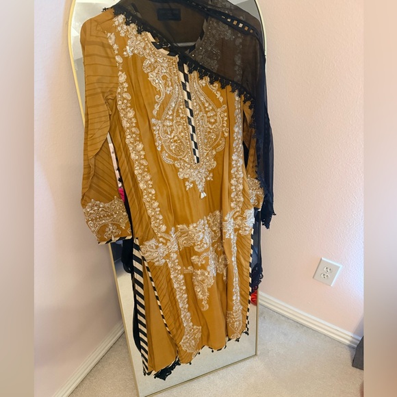 Chic Mustard and Black Embroidered Kurta - Picture 2 of 6